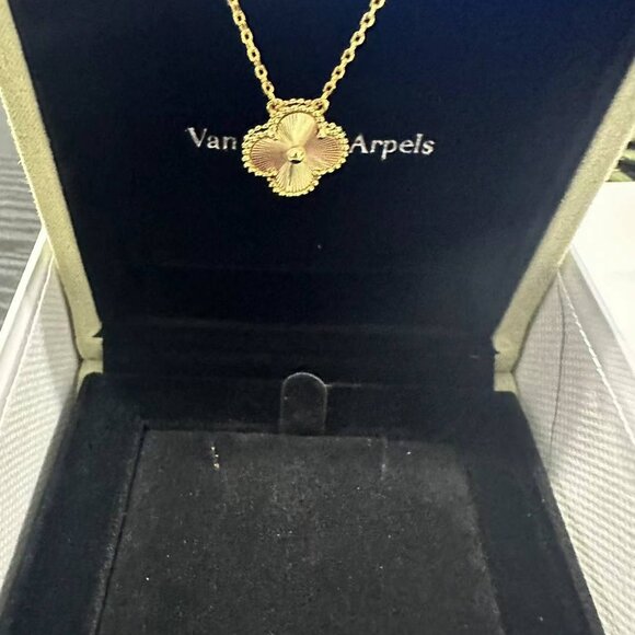 Van Cleef & Arpels Classic Gold Necklace - Picture 4 of 4